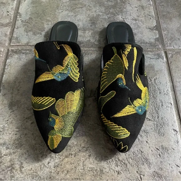 “ Birds “ Women’s Sandals . Size US 10 Euro 40 . Stylish - Picture 1 of 3